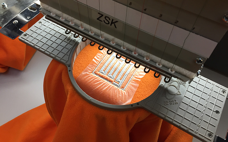 ZSK Stickmaschine RACER 4W im Einsatz bei HUGO JOSTEN